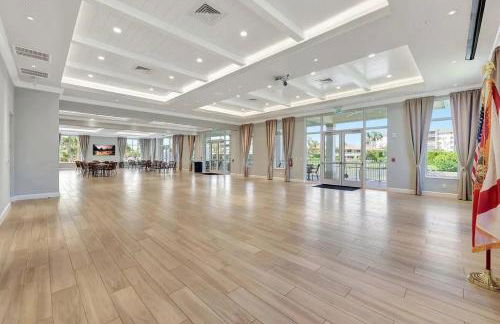 Chic Ocean Getaway - Walk to Beach, Pool & Hot Tub - Foto 20