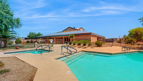 Pools and Pickleball! Dog-Friendly Home in Surprise - Foto 2