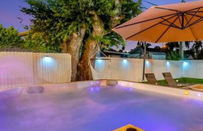 Family Fun Backyard Oasis Hot Tub Games BBQ - Foto 20