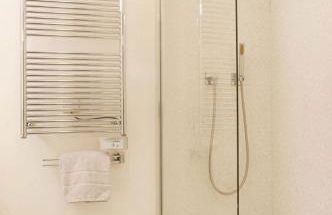 Two Bedroom Luxury Apartment - Balcony with View of Notre Dame - Foto 54