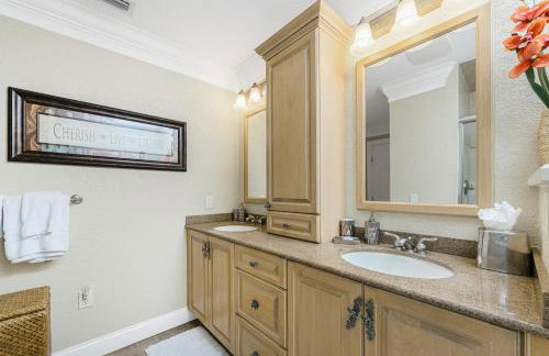 Villa Hibiscus-Waterfront-Free Heated Pool-Dock-Bikes-Other Amenities - Photo 26