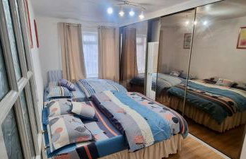 Friendly family apartment comfort sleep 6 close to tube bus airport - Foto 17