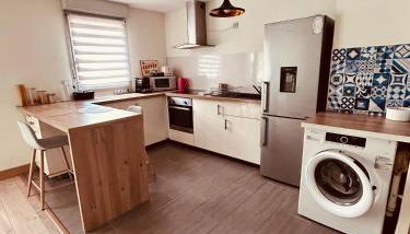 Cocon Urbain - avec parking privé gratuit - Foto 5, minibar