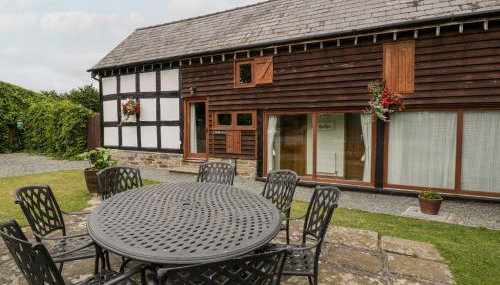 Stable End - Photo 2