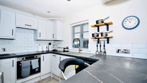 Luxury Two Bed Suite - Walk to Trentham Gardens! - Foto 4