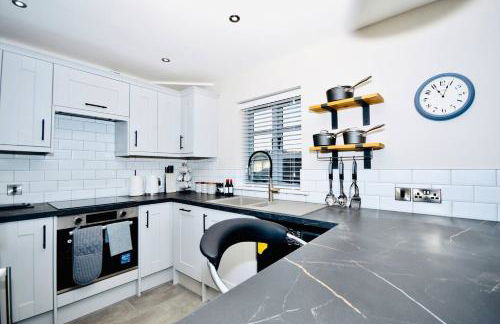 Luxury Two Bed Suite - Walk to Trentham Gardens! - Foto 4