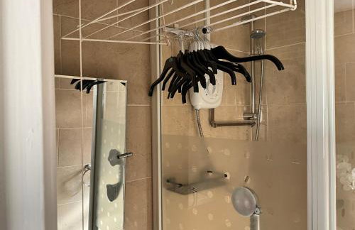 1st Floor Hillview 2 bedroomed Central Location No pets - Foto 10