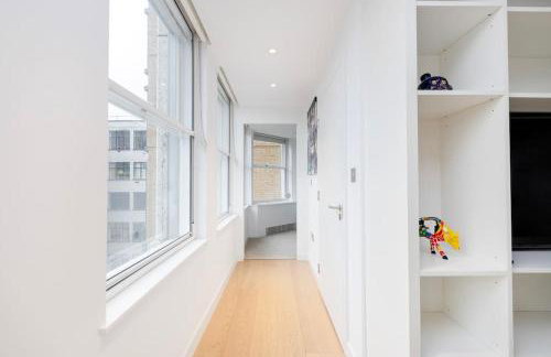 Perfect One Bed in Green Park Station - Photo 13