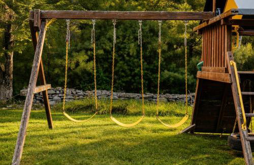 Hot Tub, 2 Fire Pits, Pond, Tonal & Pet-Friendly - Photo 37