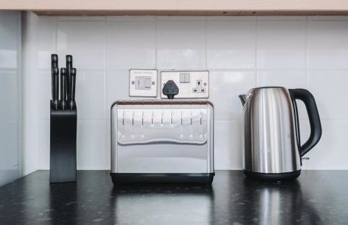 Modern & comfortable 4 bed house - Photo 37