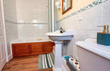 Three Bedroom Bungalow ideal for families or contractors Highbridge - Photo 20