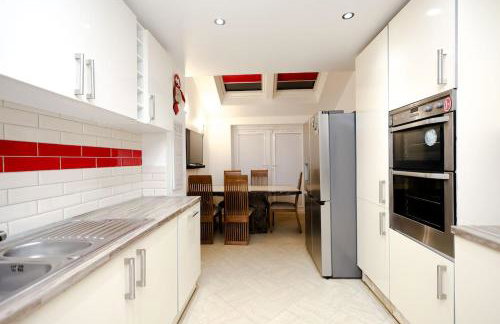 Cozy Place in Salford, Sleeps 8, 4 Bedroom, 5 Beds - Foto 12