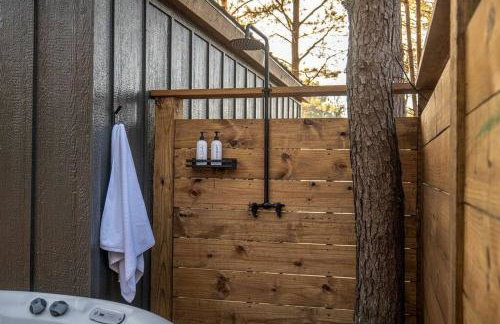 Glamping cabin with private deck and hot tub! - Foto 19