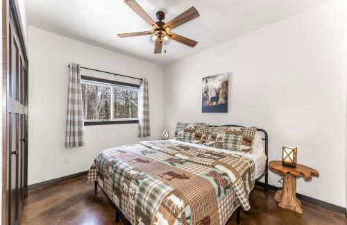 Snowy Paws on Lac Vieux Desert - Photo 4