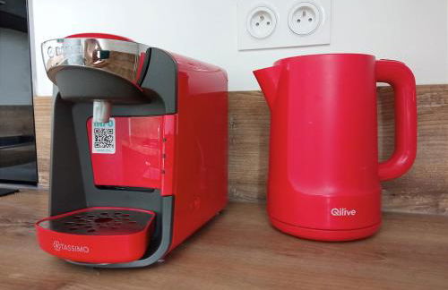 Comfortable and bright renovated 4-room apartment 5' downtown - Photo 15