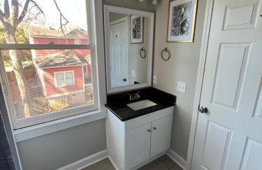 Enjoy Peace of Mind with a Modern Touch of Class - Foto 32