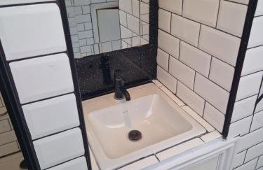 Modern 5 bedroom house with parking, London - Foto 28