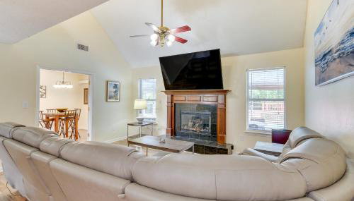 Mary Esther Home with Private Pool and Fireplace! - Foto 5