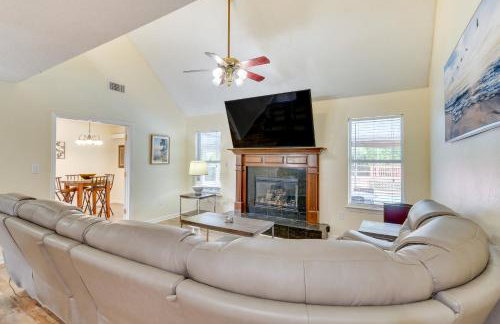 Mary Esther Home with Private Pool and Fireplace! - Foto 5