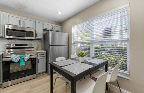 4BR w Heated Pool near Disney & Lake - Sleeps 10 - Foto 11