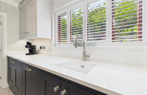 3 beds Luxury Family Home with Self-Check in & Direct Train to London - Foto 22