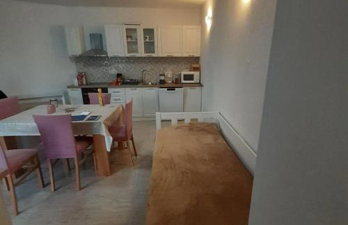 Two Bedroom Apartment with Sea View - Foto 2