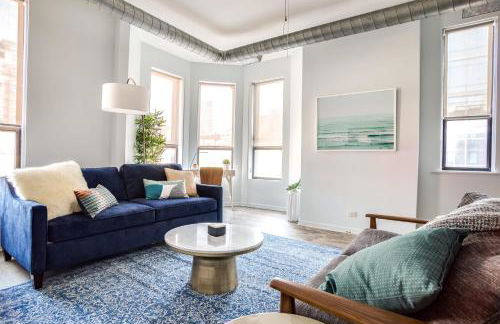 Beautifully Remodeled Second Floor Flat in River North with Private Rooftop - 2S - Foto 17