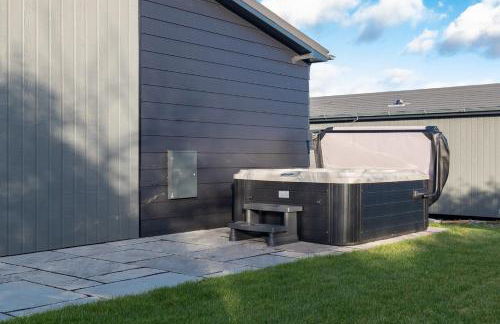 Hiraeth - Luxury Lodge with Hot Tub, Close to Beach - Photo 54