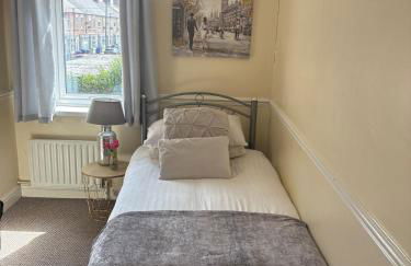 Flat 4 Cleethorpes apts - Photo 4