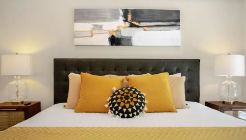 Elevator-King Bed-Walk Downtown-Free Garage Parking-Laundry - Foto 2