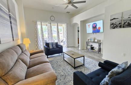 Themed kid bedrooms, 17 miles to Disney and Legoland, private pool, kitchen, wifi, washer, dryer - Foto 39