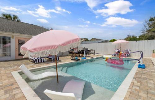 Steps to the beach & close to 30A! Private pool with sundeck & putt putt golf! - Photo 9