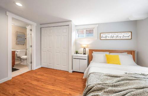 Spacious 2BR Home Backyard Parking & UW - Foto 14