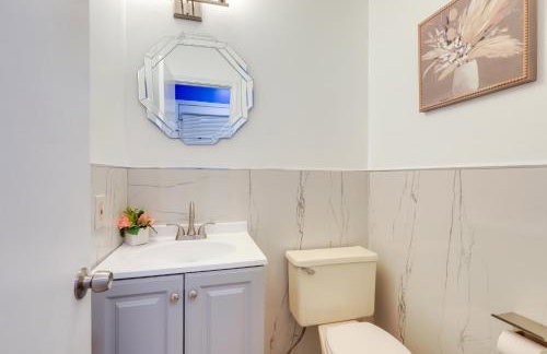 4 Mi to Charming Dtwn Fayetteville! Bright Home - Foto 13