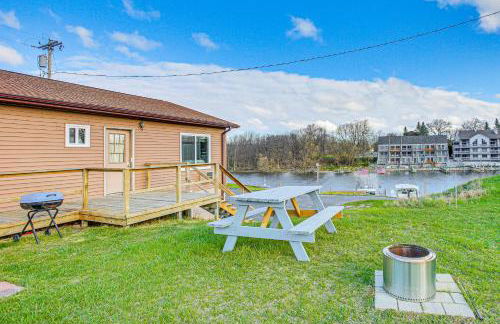 Michigan Manistee River Cabin about 1 Mi to Downtown - Foto 1