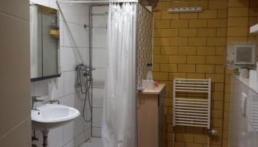 Eine Wohnung mit Privatem Eingang - Photo 2