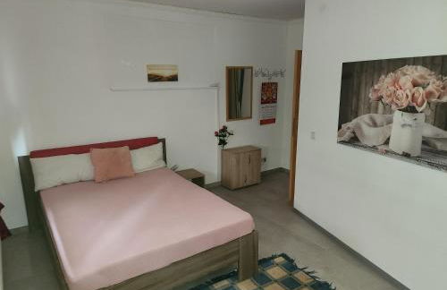 Halle, TOP -PREISE, große 79 qm SD FeWo, EG, wahlweise mit 1- 3 DZ, inklusiv TV Lounge, Küche, Bad WC Einfach und gut, Langzeitmieter VB Preise - Foto 42