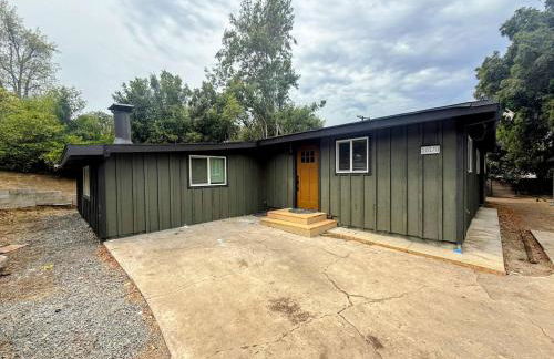 Freshly Renovated Family Home with Game Room, AC, King Bed, Luxury Bathroom - Foto 40