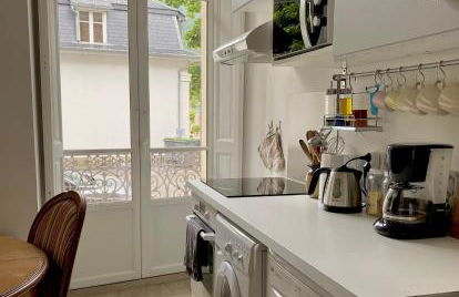 Ground Floor - Hauseman Building close to Thermes - Foto 15