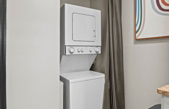 Spacious Sunny Shaw 1BR 1BA Apartment - Photo 20