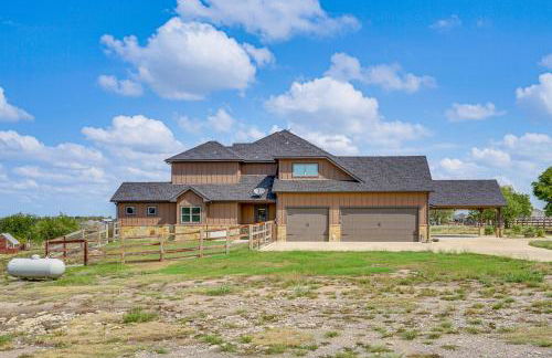 Elegant Sunset Meadow Ranch in Texas with Hot Tub - Photo 40