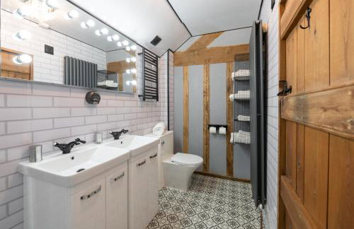 Cosy 2 bedroom apartment, terrace with Hot Tub 8am - 10pm plus private daily use of indoor pool and sauna 1 hour - Photo 5