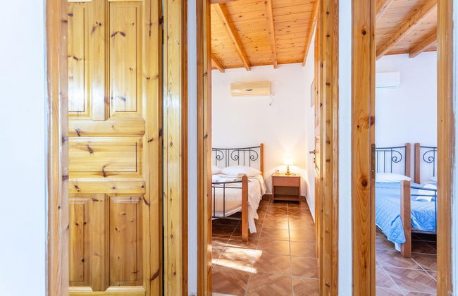 Villa Martha Large Private Pool Walk to Beach Sea Views A C Wifi Car Not Required - 2247 - Foto 17