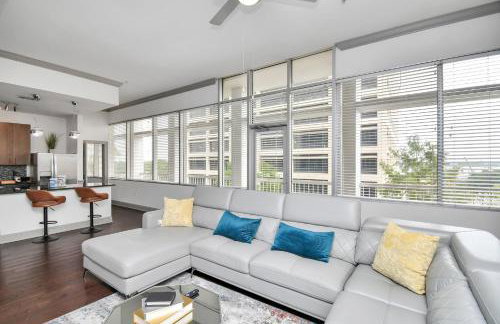 Skyline King Beds Retreat 2BR 2BA Near NRG Medical Center Galleria Mall - Foto 1