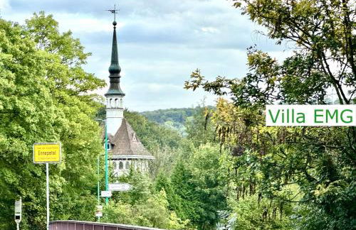 Luxus Ferienhaus Villa EMG Dortmund in Ennepetal, nah Düsseldorf, Köln mit Tennis Court, Garten, Kamin für Familien Gruppen bis 20 Personen - Foto 59