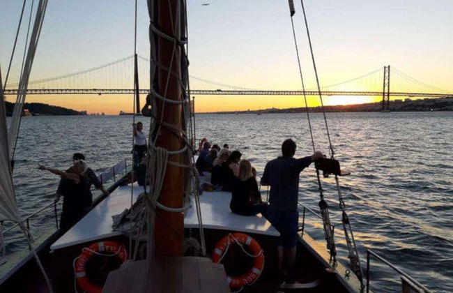 Traditional Boat Ride in Lisbon - Photo 3
