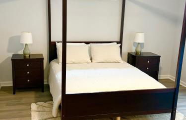 Bright, Cozy & Convenient - Minutes from UAB, Airport and Downtown Fun! - Foto 54