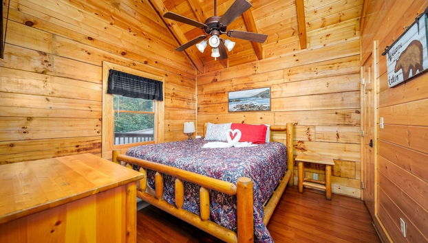 Ern812 - Eagles Perch 2 Bedroom Cabin by RedAwning - Foto 4, Habitación