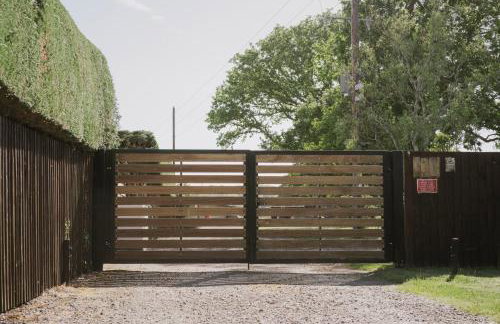 Coach House - Photo 14