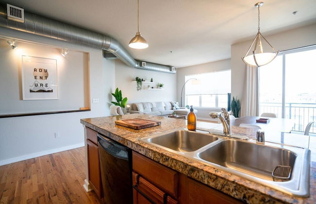 Elegance & Elevation: Mile High Condo in Highland - Foto 8